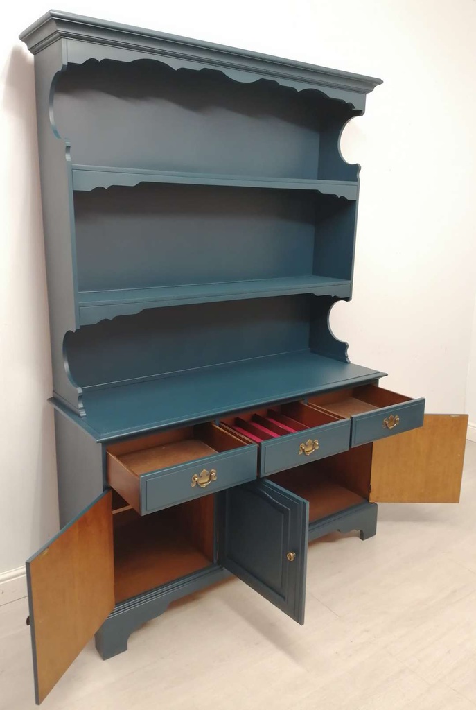 ‘Hague Blue’ Classic Dresser