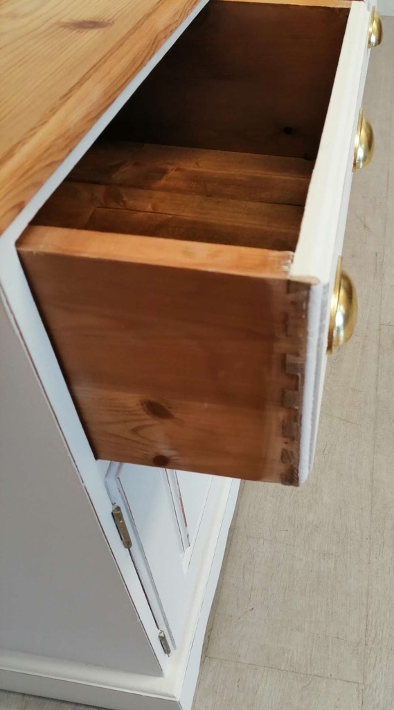CHALK WHITE SHABBY CHIC  BEDSIDE CUPBOARD