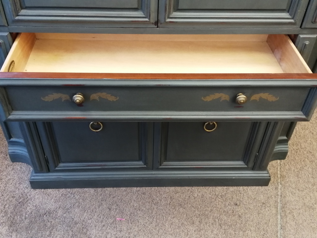 RUSTIC PAINTED LINEN CUPBOARD/WARDROBE