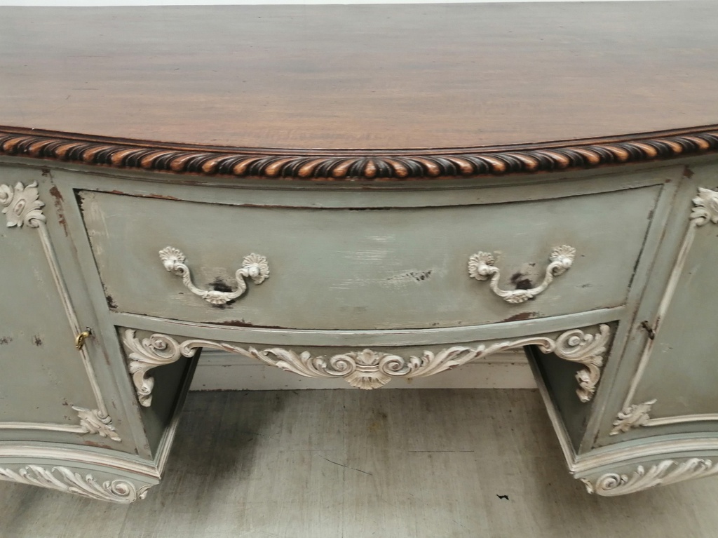 STUNNING FRENCH STYLE SIDEBOARD