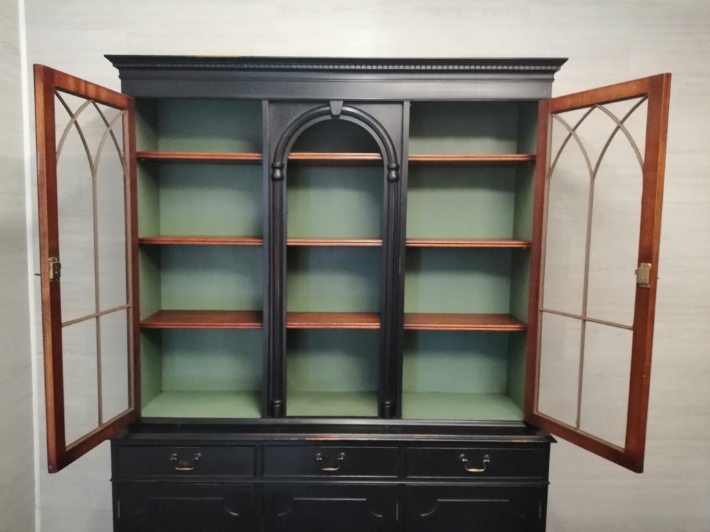 lovely Glazed Top Display Unit