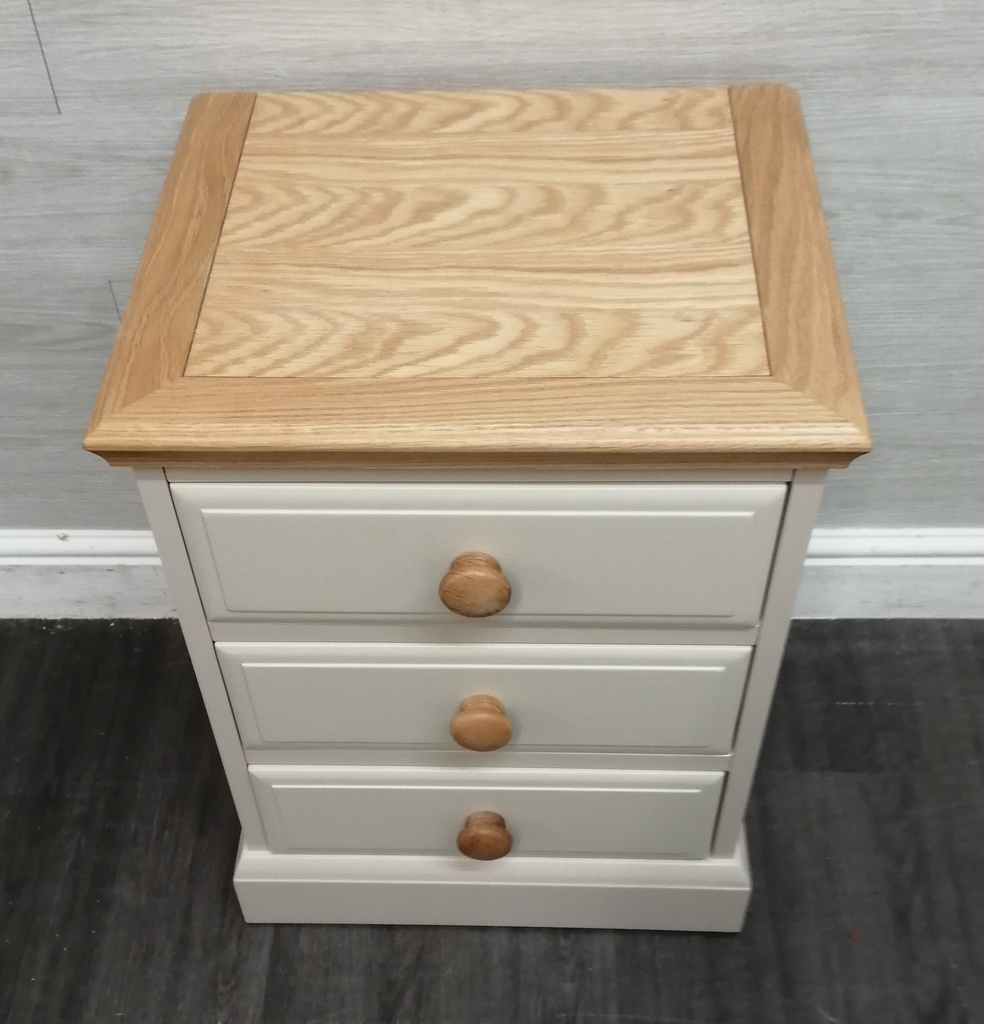 shaker style bedside chest