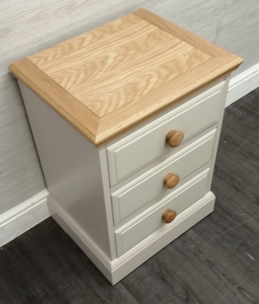 shaker style bedside chest