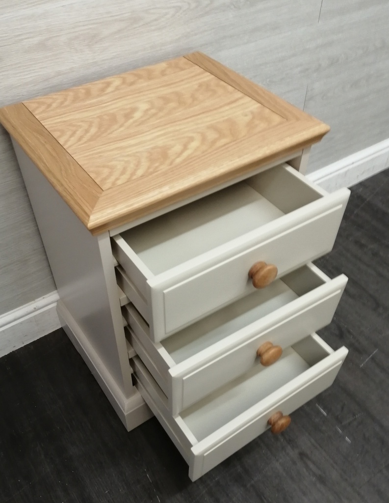 shaker style bedside chest