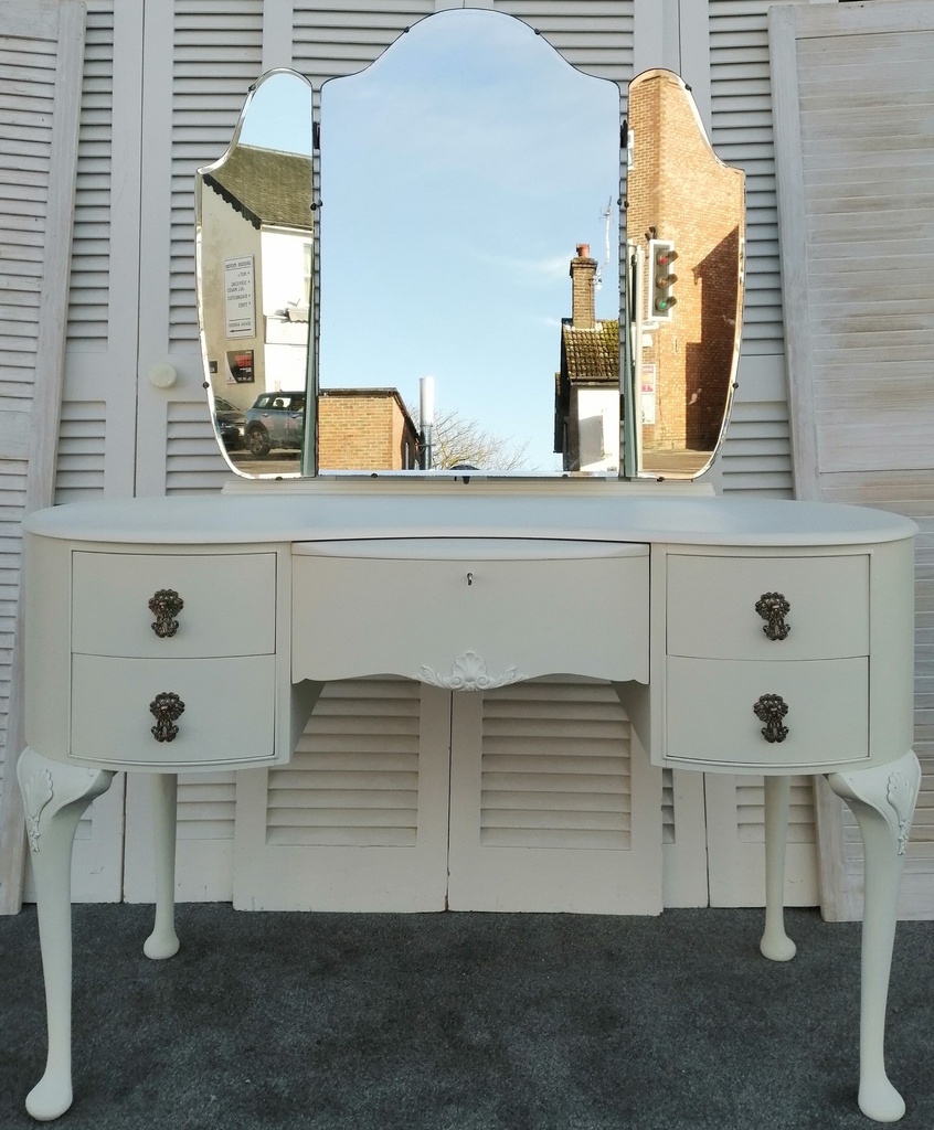 French Style Tallow Kidney Shaped, Kidney Shaped Vanity Table